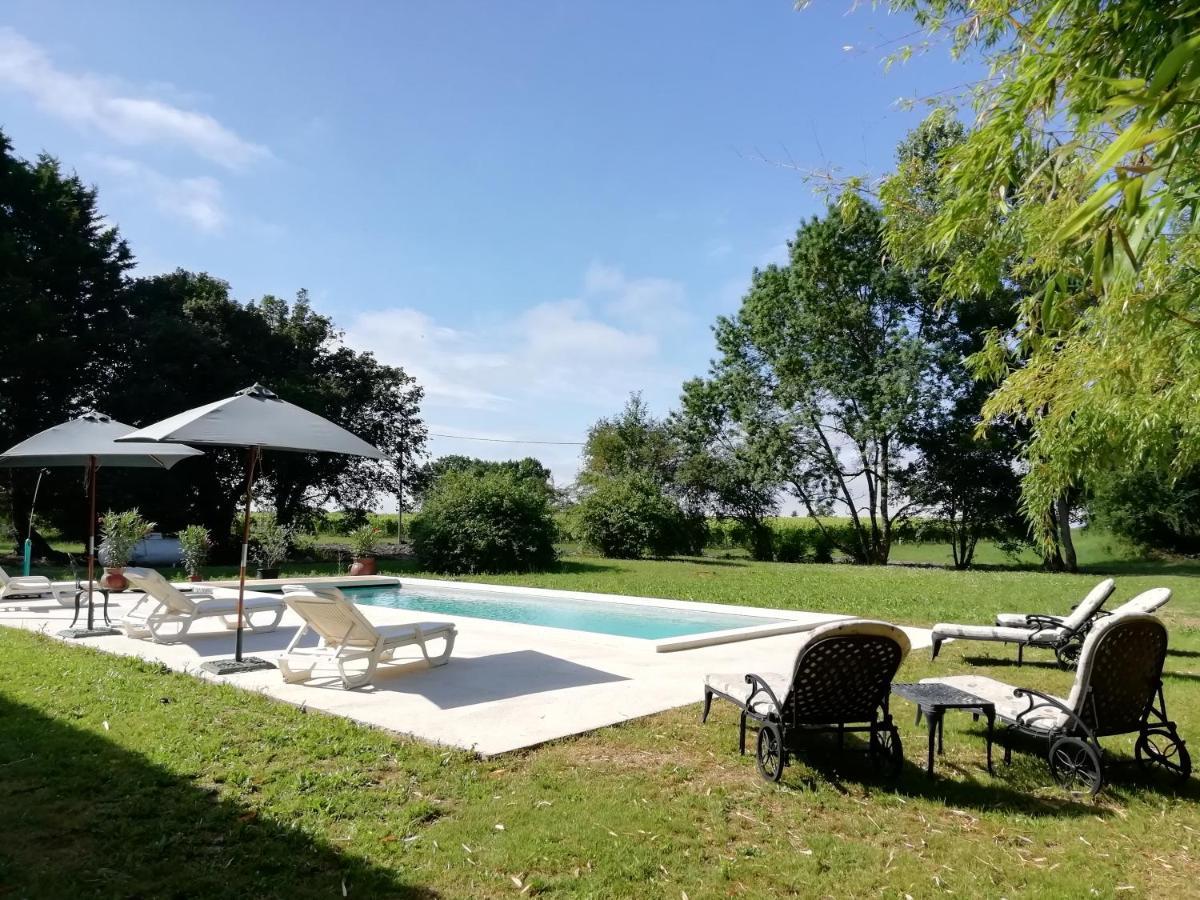 Chateau Des Salles Saint-Fort-sur-Gironde Екстер'єр фото